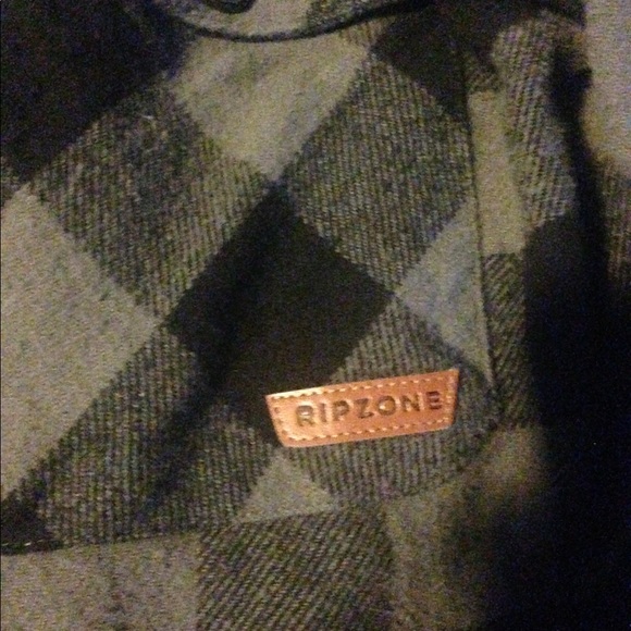 Grey and black flannel - Picture 2 of 4